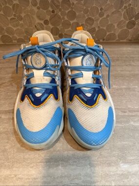Women’s 8 Adidas Volleyball/Basketball Shoes